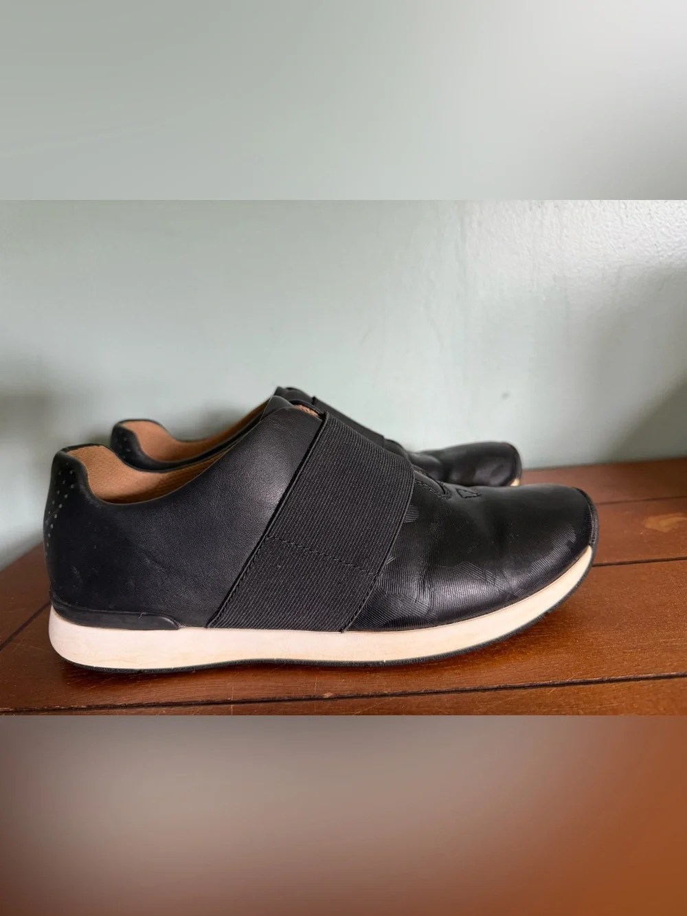 Vionic Women’s Black Leather Codie Camo Slip On Sneakers Size 8.5